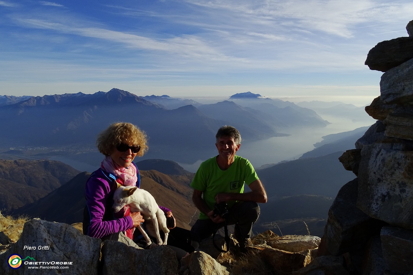 05 In vetta al Monte Duria (2264 m) con vista sul Lago di Como.JPG